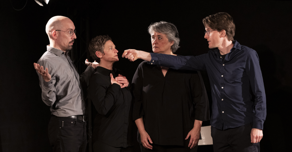 Durch die Wand, Theater ohne Probe. v.l.n.r.: Thomas Jäkel, Susanne van Dyk, Uta Walter, Felix Engelmann
